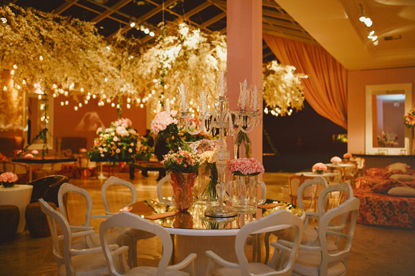 15 anos da Julia Deischl: festa tem decor new romantic