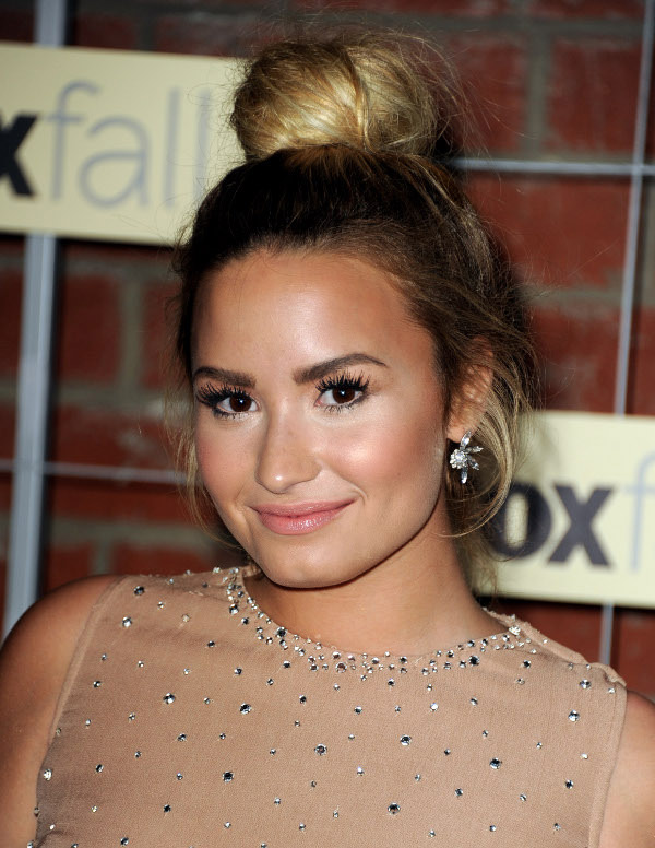 maquiagens-penteados-demi-lovato-10