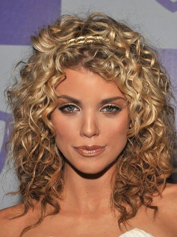 penteados-de-festa-para-cabelos-cacheados-12