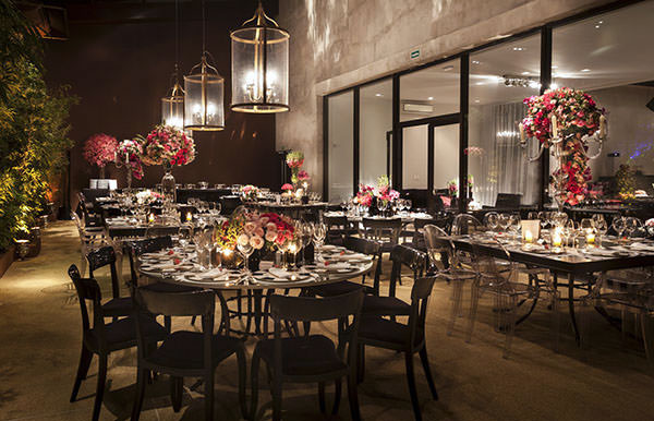 festa-de-15-anos-decoracao-adriana-malouf-buffet-vivi-barros-moveis-cem-por-cento-eventos-flores-andre-predotti-doces-daniele-andrade10