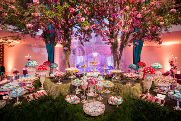 Decoração com tema "jardim encantado", da festa da Laura. (Foto: Nattan Carvalho)