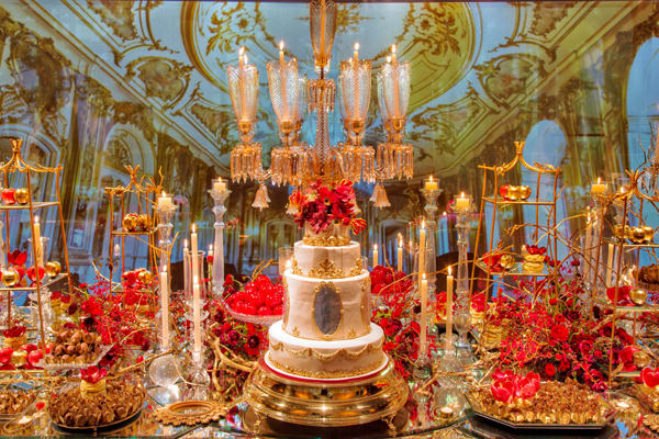 Mesa de doces da decoração com tema Branca de Neve e o Caçador.